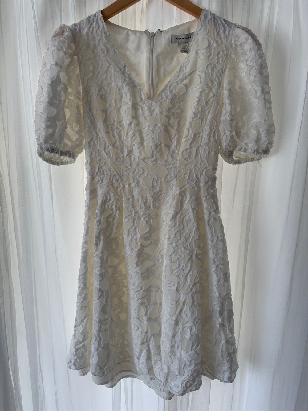 Club Monaco Ivory Textured V-Neck Puff Sleeve Dress